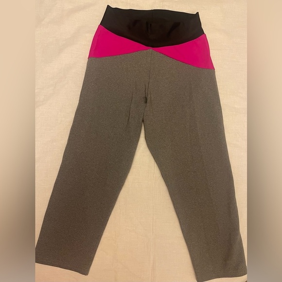 Black and pink high rise dance capri leggings size adult small - Picture 2 of 6